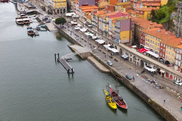 Porto Portugal Fevereiro 2017 Vista Bairro Ribeira Partir Antiga Ponte — Fotografia de Stock