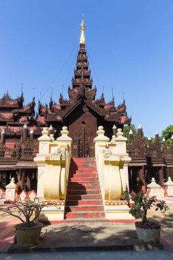 Mandalay, Myanmar - 24 Kasım 2014: Mandalay, Myanmar Bin Kyaung Shwe