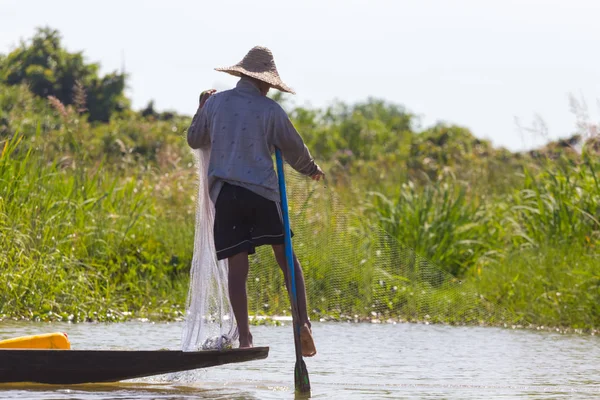 Inle Lake Birma Listopada 2014 Rybak Inle Lake Akcji Podczas — Zdjęcie stockowe