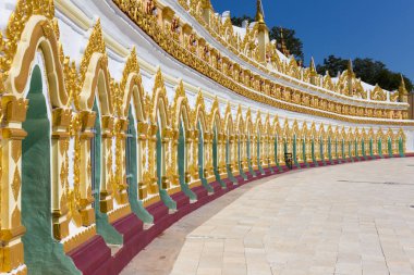 Sagain, Myanmar - 23 Kasım 2014: U Min Thonze Pagoda, Sagaing, Myanmar