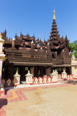 Mandalay, Myanmar - 24 Kasım 2014: Mandalay, Myanmar Bin Kyaung Shwe