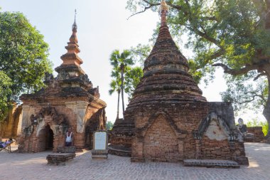 Inwa, Myanmar - 23 Kasım 2014: Mandalay, Myanmar yakınındaki Inwa Buda