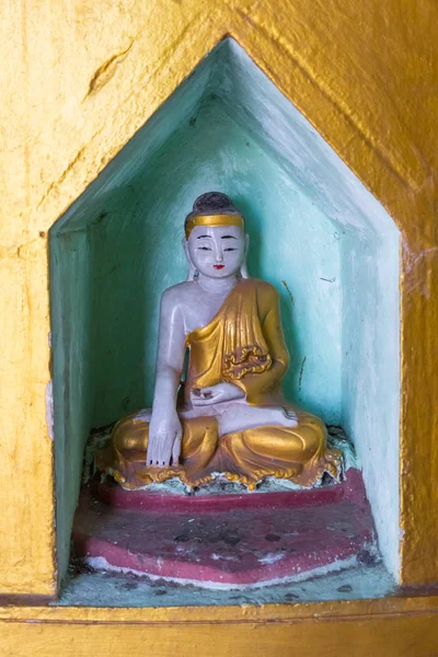 ポッパ山の上部にバガン ミャンマー 2014 ポパ山 Taungkalat 修道院 — ストック写真