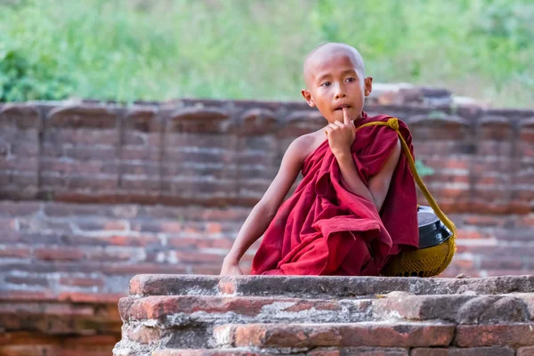 Mandalay Μιανμάρ Νοεμβρίου 2014 Νεαρού Μοναχού Στον Mingun Mandalay Μιανμάρ — Φωτογραφία Αρχείου