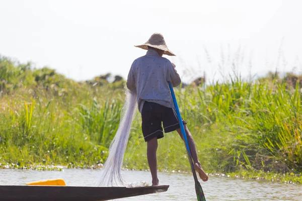 Inle Lake Myanmar Novembre 2014 Pêcheur Lac Inle Action Lors — Photo