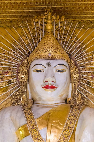 Mandalay Μιανμάρ Νοεμβρίου 2014 Άγαλμα Του Βούδα Στο Kyauktawgyi Παγόδα — Φωτογραφία Αρχείου