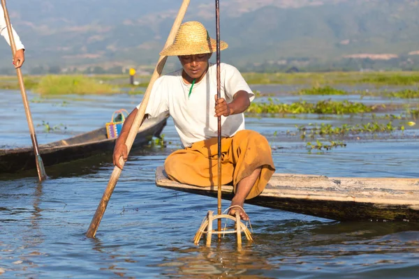 Inle Lake Myanmar November 2014 Fisherman Inle Lake Action Fishing — Stock Photo, Image