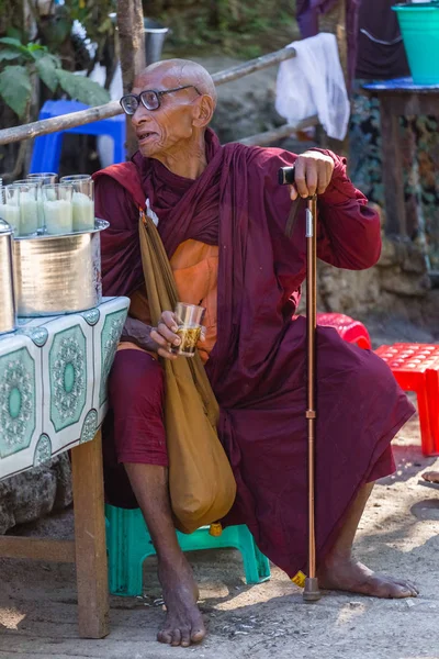 Kyaiktiyo Mianmar December 2014 Zarándoklat Szerzetes Kyaikhtiyo Vagy Kyaiktiyo Pagoda — Stock Fotó