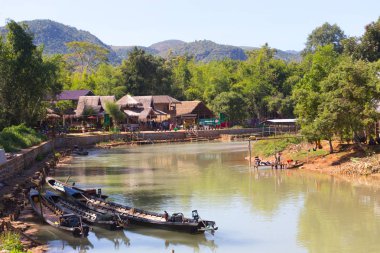 Inle Gölü, Myanmar - 30 Kasım 2014: insanlar Inle Gölü, Myanmar'Inn Dain Khone Köyü'nde