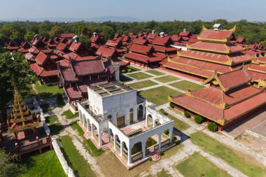 Mandalay, Myanmar - 24 Kasım 2014: Hendek ve kale duvarları, Mandalay kalede Mandalay, Myanmar