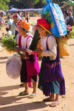 Inle Gölü, Myanmar - 30 Kasım 2014: insanlar Inle Gölü, Myanmar'Inn Dain Khone Köyü'nde