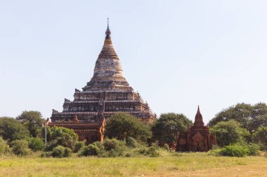 Bagan, Myanmar - 26 Kasım 2014: güzel Shwesandaw Pagoda, ünlü Bagan, Myanmar içinde