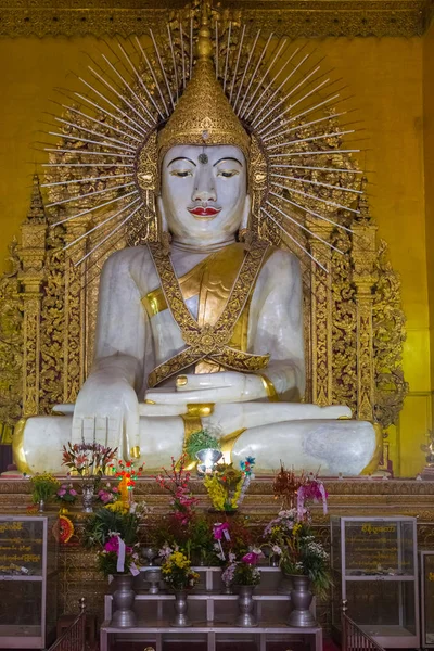 Mandalay Myanmar Novembre 2014 Statua Del Buddha Nella Pagoda Kyauktawgyi — Foto Stock