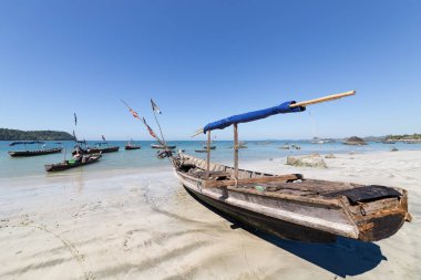 Ngapali, Myanmar - 03 Aralık 2014: Balıkçı tekneleri Thandwe Köyü, Ngapali beach, Myanmar