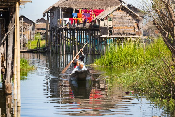 Inle Lake Myanmar Diciembre 2014 Pueblos Flotantes Inle Lake Myanmar — Foto de Stock