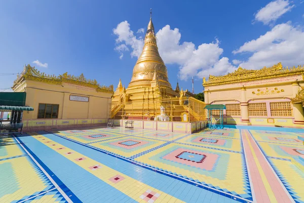 Yakında U Ponya Shin Pagoda, Sagaing Mandalay, Myanmar yakınındaki