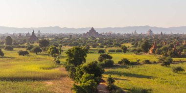 Gün batımında, Bagan tapınaklarda Myanmar