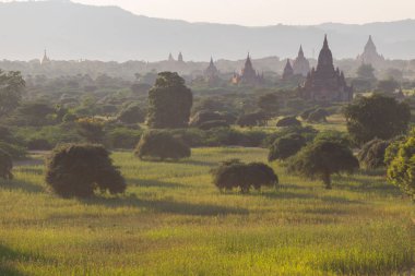 Gün batımında, Bagan tapınaklarda Myanmar