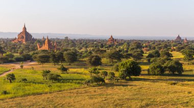 Gün batımında, Bagan tapınaklarda Myanmar
