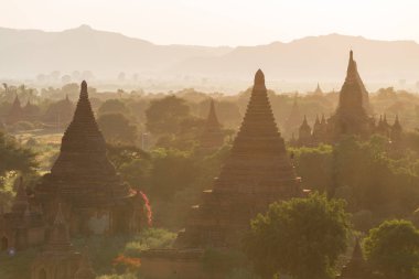Gün batımında, Bagan tapınaklarda Myanmar