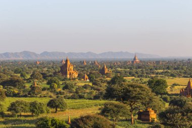 Gün batımında, Bagan tapınaklarda Myanmar