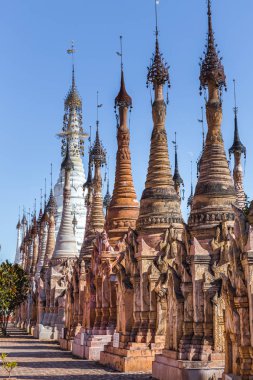 Kakku pagodadan yaklaşık 2500 güzel taş stupas Myanmar uzak bir bölgede gizli vardır