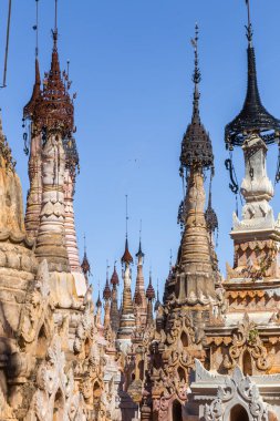 Kakku pagodadan yaklaşık 2500 güzel taş stupas Myanmar uzak bir bölgede gizli vardır