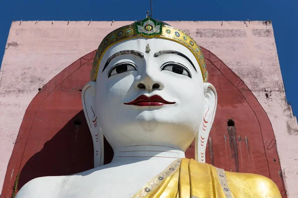 Τέσσερα Πρόσωπα Του Βούδα Στο Βούδα Kyaikpun Στην Κορυφή Μιανμάρ — Φωτογραφία Αρχείου