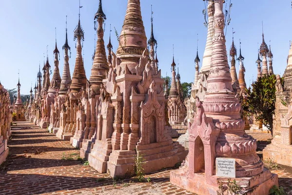 Las Pagodas Kakku Son Casi 2500 Estupas Hermosas Piedra Escondidas —  Fotos de Stock