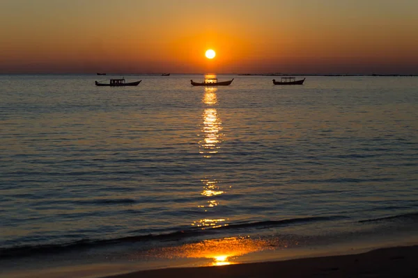 ミャンマーの夕暮れ時 ガパリビーチ — ストック写真