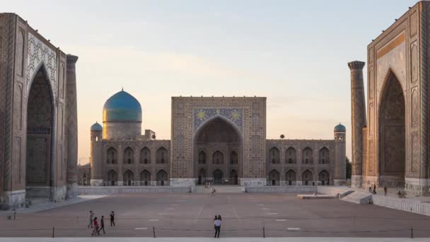 Время Площади Регистан Ночью Самарканде Узбекистан — стоковое видео