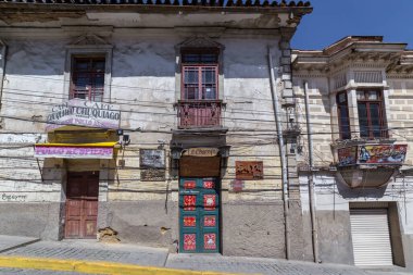 La Paz, Bolivya - 30 Eylül 2018: Bolivya 'daki La Paz' ın tarihi merkezinde sokak