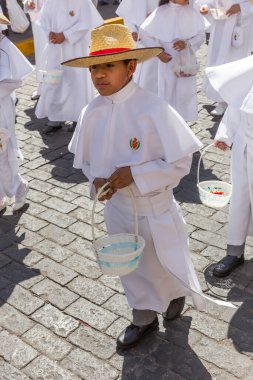 Arequipa, Peru - 24 Eylül 2018: Arequipa, Peru 'daki Plaza de Armas meydanında dini geçit töreni