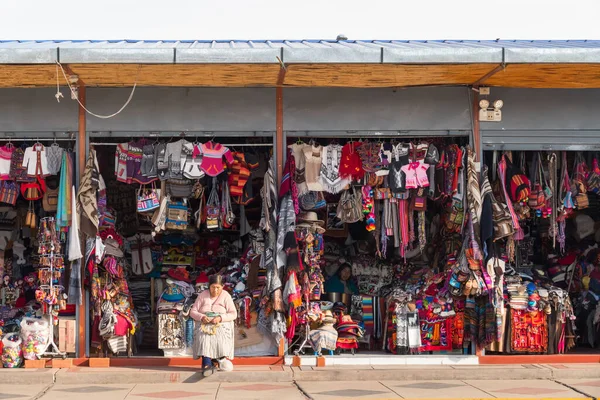 Puno Peru September 2018 Frau Die Puno Peru Einen Souvenirladen — Stockfoto