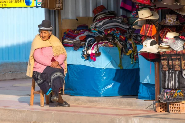 Puno Perú Septiembre 2018 Anciana Que Dirige Una Tienda Regalos — Foto de Stock