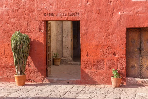 Santa Catalina Manastırı, dört yüzyıldan eski Arequipa, Peru 'daki dini sömürge anıtı.