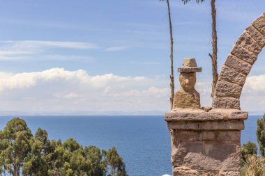 Titicaca Gölü, Peru 'daki Taquile Adası' ndaki taş kemerin ayrıntıları