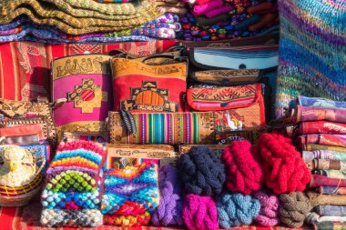 Puno, Peru 'da el yapımı alpaka tekstil ürünleri pazarı