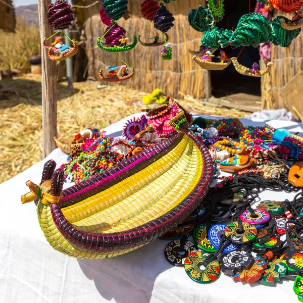 Handgefertigte Souvenirs Von Den Uros Inseln Titicacasee Peru — Stockfoto