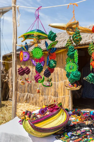 Handgefertigte Souvenirs Von Den Uros Inseln Titicacasee Peru — Stockfoto