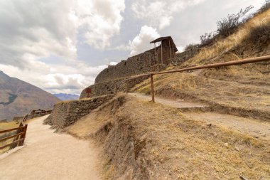 Cusco, Peru yakınlarındaki antik İnka şehri Pisac 'ın kalıntılarının manzarası