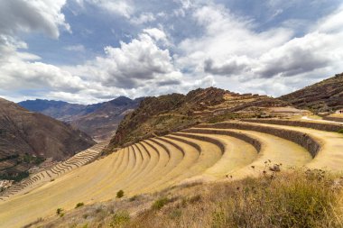 Cusco, Peru yakınlarındaki antik İnka şehri Pisac 'ın kalıntılarının manzarası