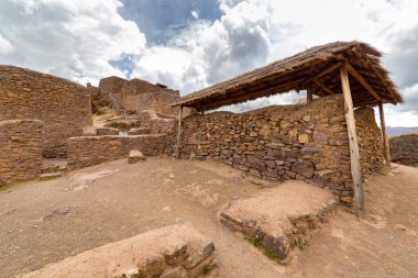 Cusco, Peru yakınlarındaki antik İnka şehri Pisac 'ın kalıntılarının manzarası