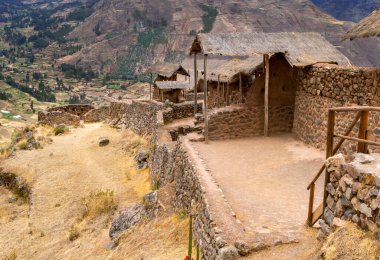 Cusco, Peru yakınlarındaki antik İnka şehri Pisac 'ın kalıntılarının manzarası