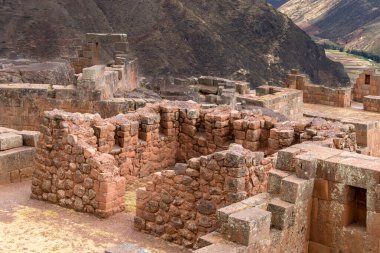 Cusco, Peru yakınlarındaki antik İnka şehri Pisac 'ın kalıntılarının manzarası