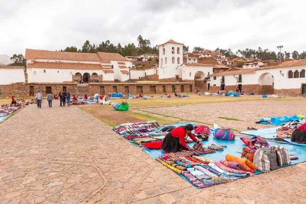 Chinchero Perú Octubre 2018 Vendedora Mercado Local Con Productos Textiles — Foto de Stock