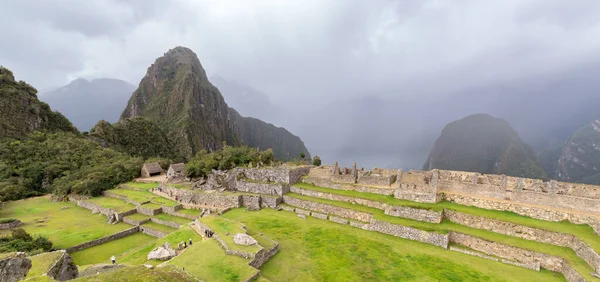 Machu Picchu Peru Oktober 2018 Zicht Toeristen Die Ruïnes Bezoeken — Stockfoto