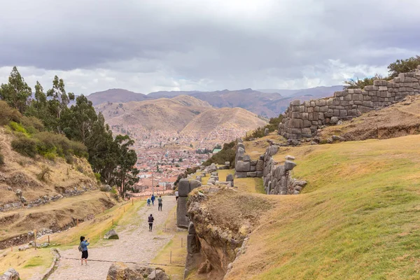 Cusco Peru 2018 Október Sacsayhuaman Erődben Sétáló Turisták Látképe Inca — Stock Fotó