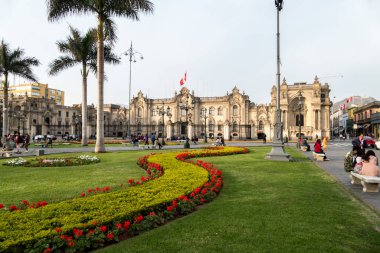 Lima, Peru - 11 Ekim 2018: Lima, Peru 'nun merkez meydanındaki başkanlık sarayı cephesi