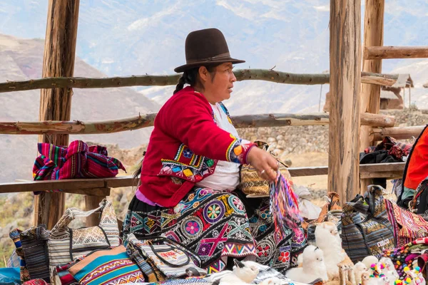 Pisac Perú Octubre 2018 Mujeres Quechua Ropa Tradicional Indígena Vendiendo — Foto de Stock